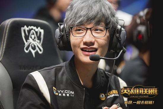 阵容中当之 阵容中当之