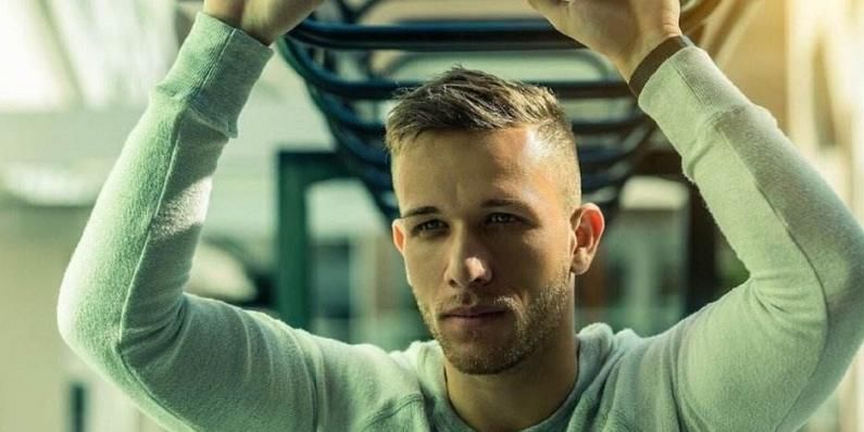 与之相对 与之相对